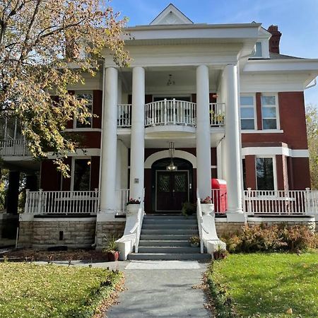 The Columns Bed & Breakfast Winnipeg Exterior foto