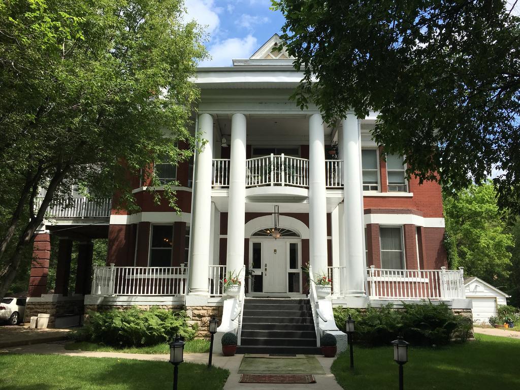 The Columns Bed & Breakfast Winnipeg Exterior foto